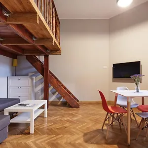 playhouse-apartments.krakowhotelspoland.com/